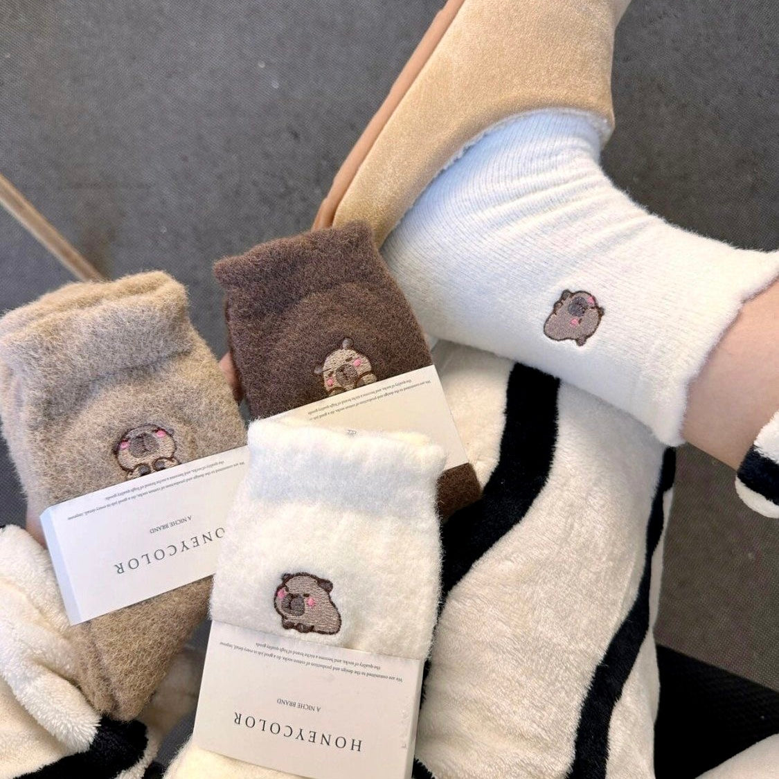 【Ahhkawaii】Capybara Embroidered Winter Thickened Cartoon Mid-Calf Socks with Added Plush