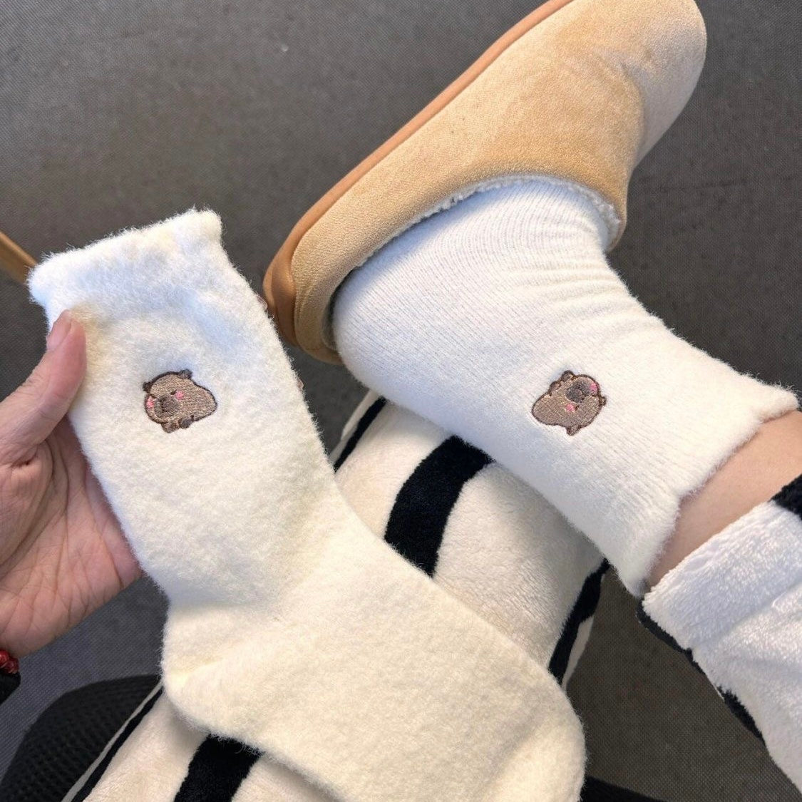 【Ahhkawaii】Capybara Embroidered Winter Thickened Cartoon Mid-Calf Socks with Added Plush