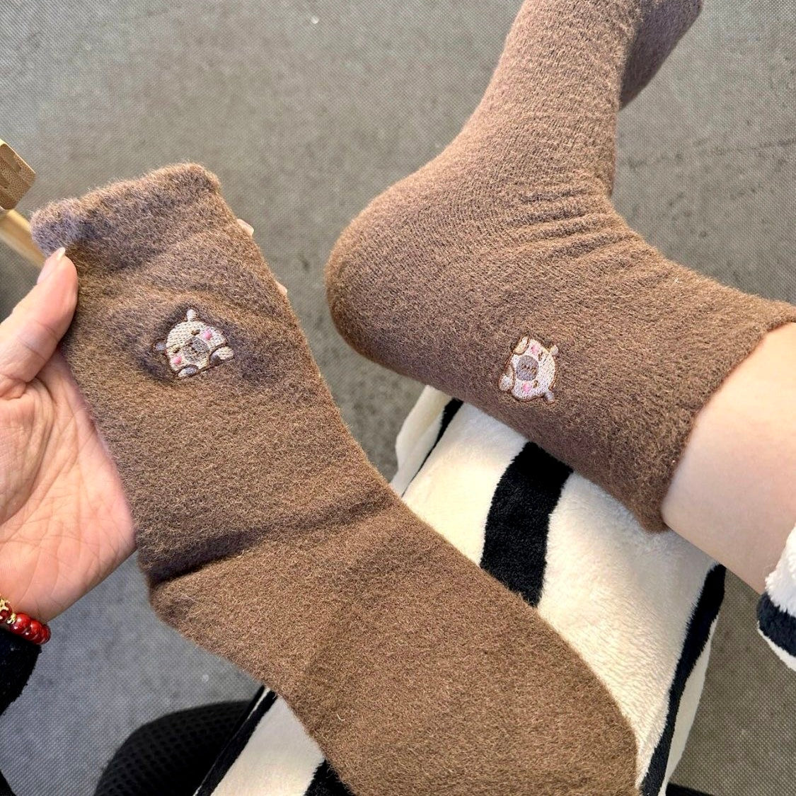 【Ahhkawaii】Capybara Embroidered Winter Thickened Cartoon Mid-Calf Socks with Added Plush