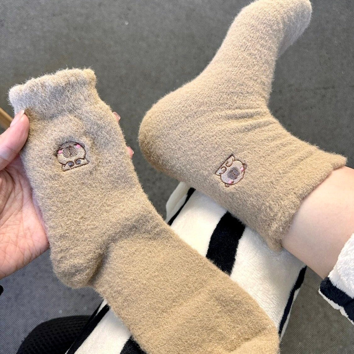 【Ahhkawaii】Capybara Embroidered Winter Thickened Cartoon Mid-Calf Socks with Added Plush