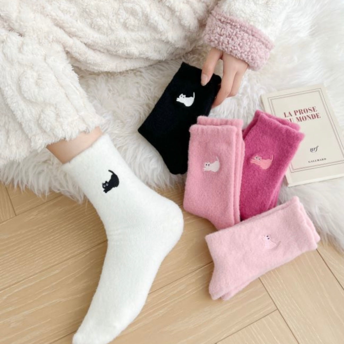 Winter Cute Plush Cat Embroidery Pattern Warm Mid-calf Socks