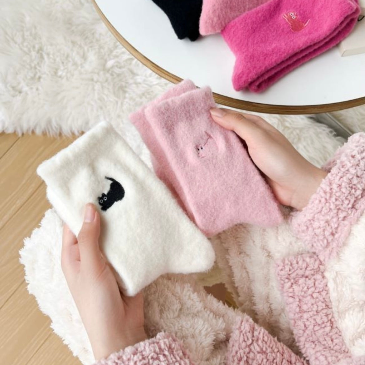 Winter Cute Plush Cat Embroidery Pattern Warm Mid-calf Socks